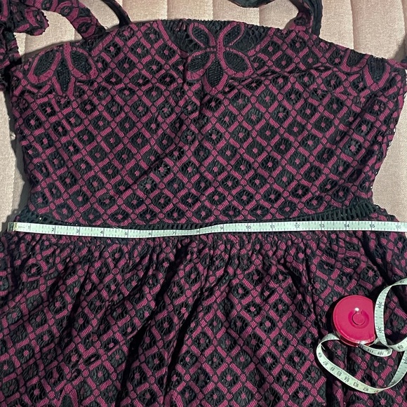 Cute red lace dress! - Picture 7 of 9